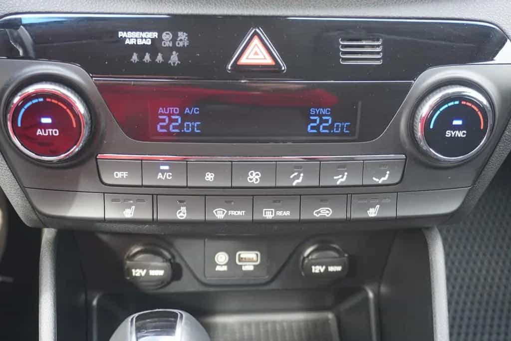 Hyundai TUCSON 1.6 T-GDI Premium 4WD LED PDC Kamera Navi 05/2017-photo-21