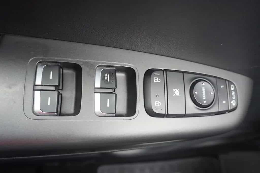 Kia Sportage 1.6 T-GDI 4WD Aut. Navi AHK Kamera PDC 08/2020-photo-23