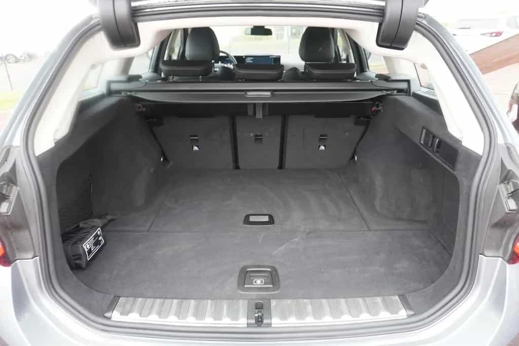 BMW 318 i Touring Aut. LED Navi Teilleder Sportsitze 02/2023-photo-11