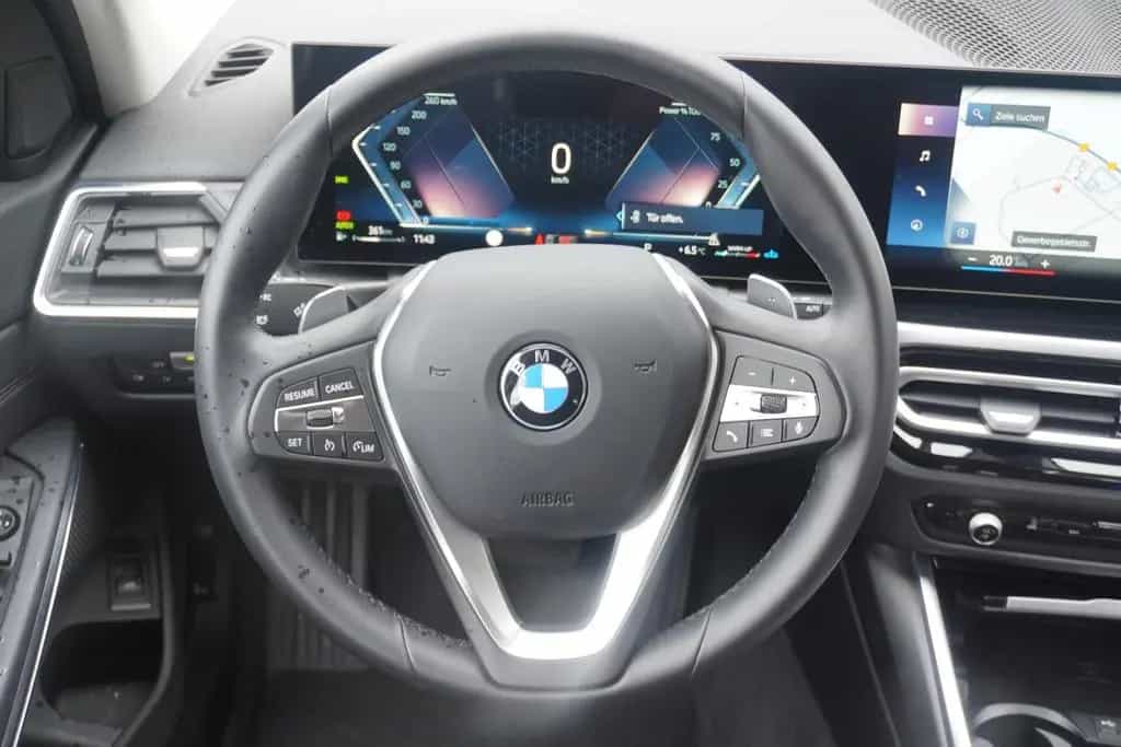 BMW 318 i Touring Aut. LED Navi Teilleder Sportsitze 02/2023-photo-16