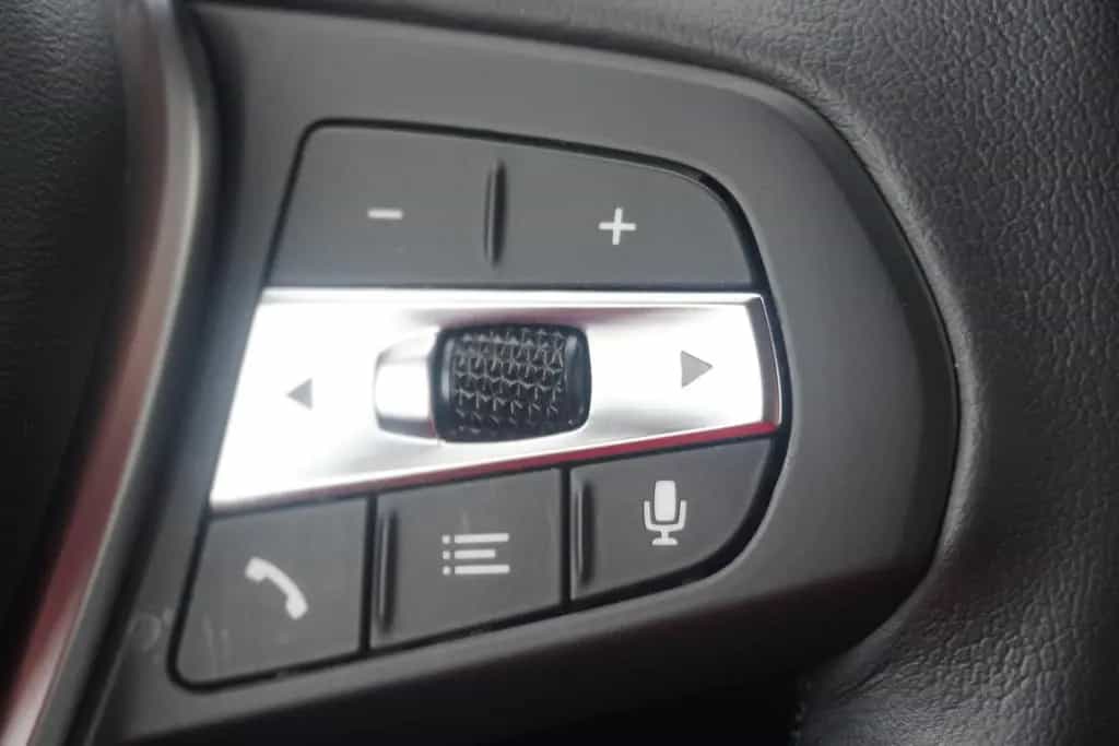 BMW 318 i Touring Aut. LED Navi Teilleder Sportsitze 02/2023-photo-19