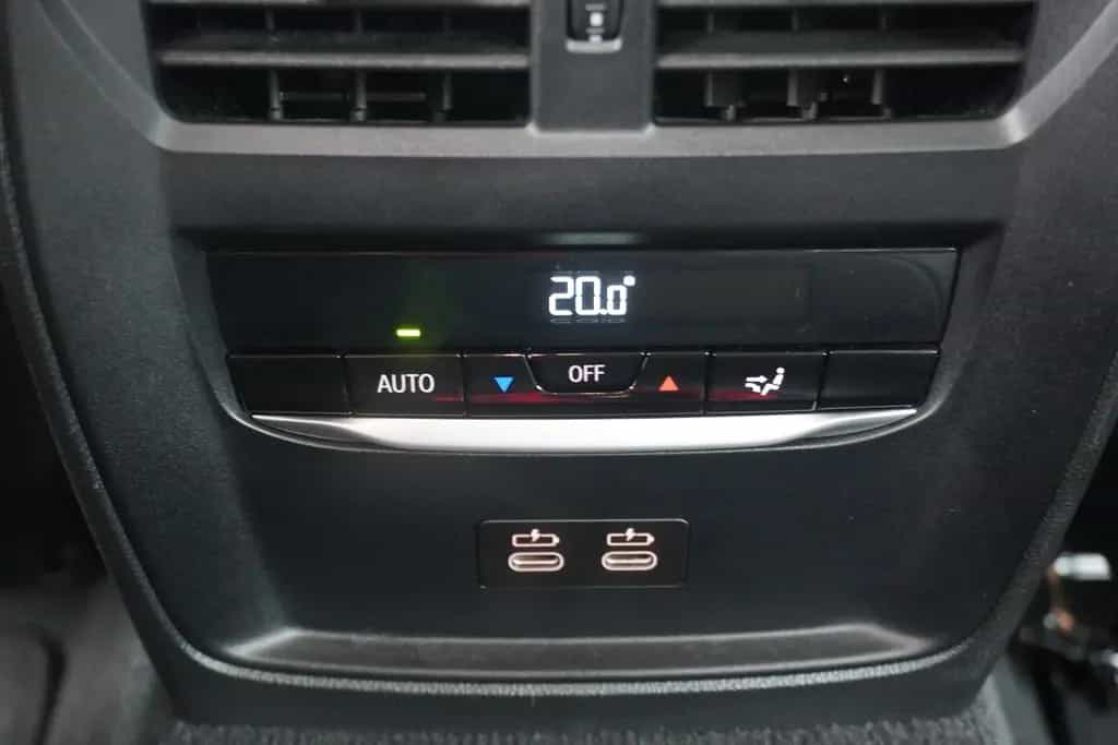 BMW 318 i Touring Aut. LED Navi Teilleder Sportsitze 02/2023-photo-22