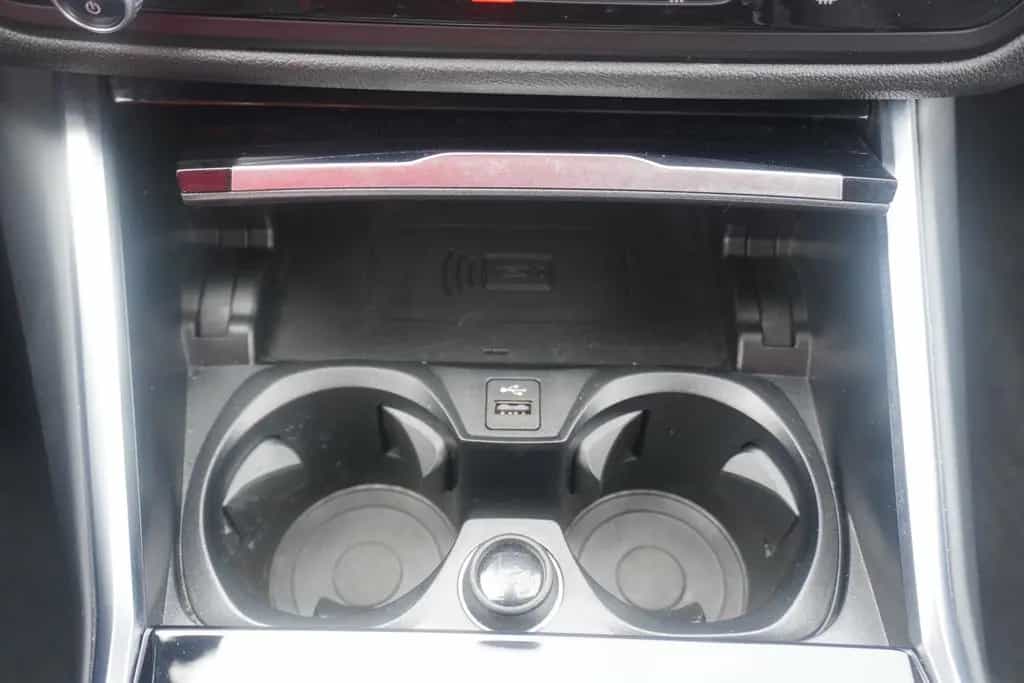 BMW 318 i Touring Aut. LED Navi Teilleder Sportsitze 02/2023-photo-23