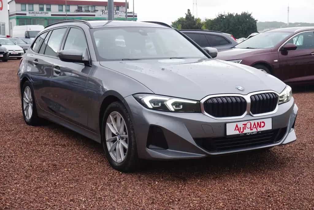 BMW 318 i Touring Aut. LED Navi Teilleder Sportsitze 02/2023-photo-3