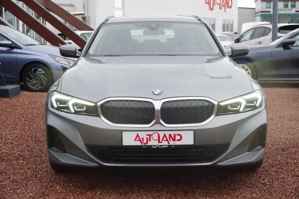 BMW 318 i Touring Aut. LED Navi Teilleder Sportsitze 02/2023-photo-6