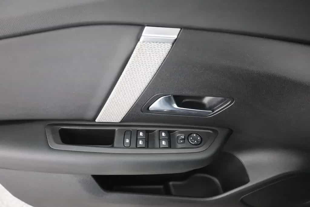 Citroën C4 PureTech 130 Aut. LED ACC Navi Pano 08/2024-photo-19