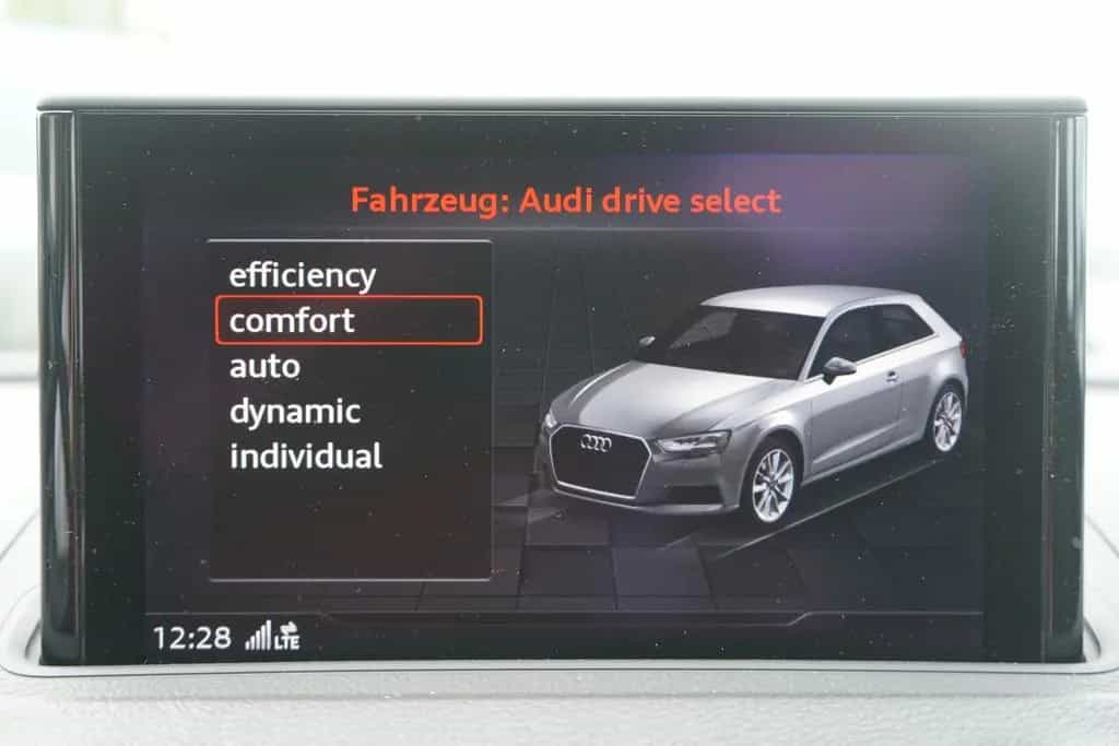 Audi A3 1.5 TSI S tronic sport NAVI SHZ AAC PDC Xenon 07/2017-photo-14