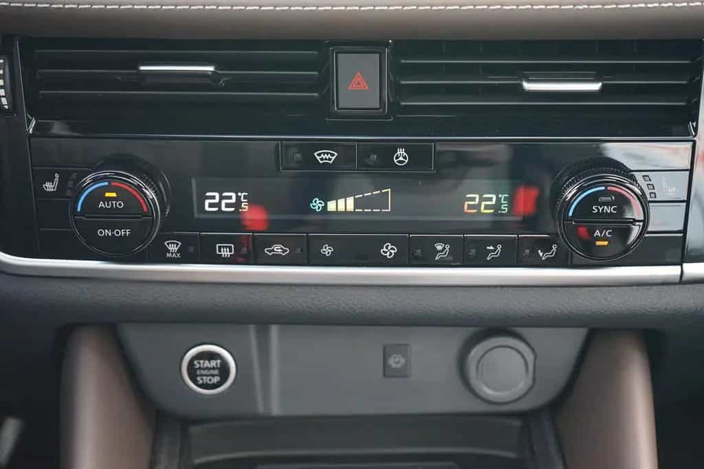 Nissan Qashqai 1.3 DIG-T Aut. LED ACC Navi 360° 12/2024-photo-18
