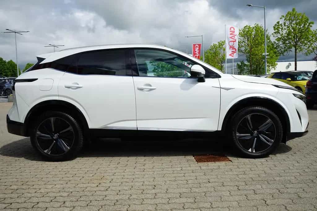 Nissan Qashqai 1.3 DIG-T Aut. LED ACC Navi 360° 12/2024-photo-2