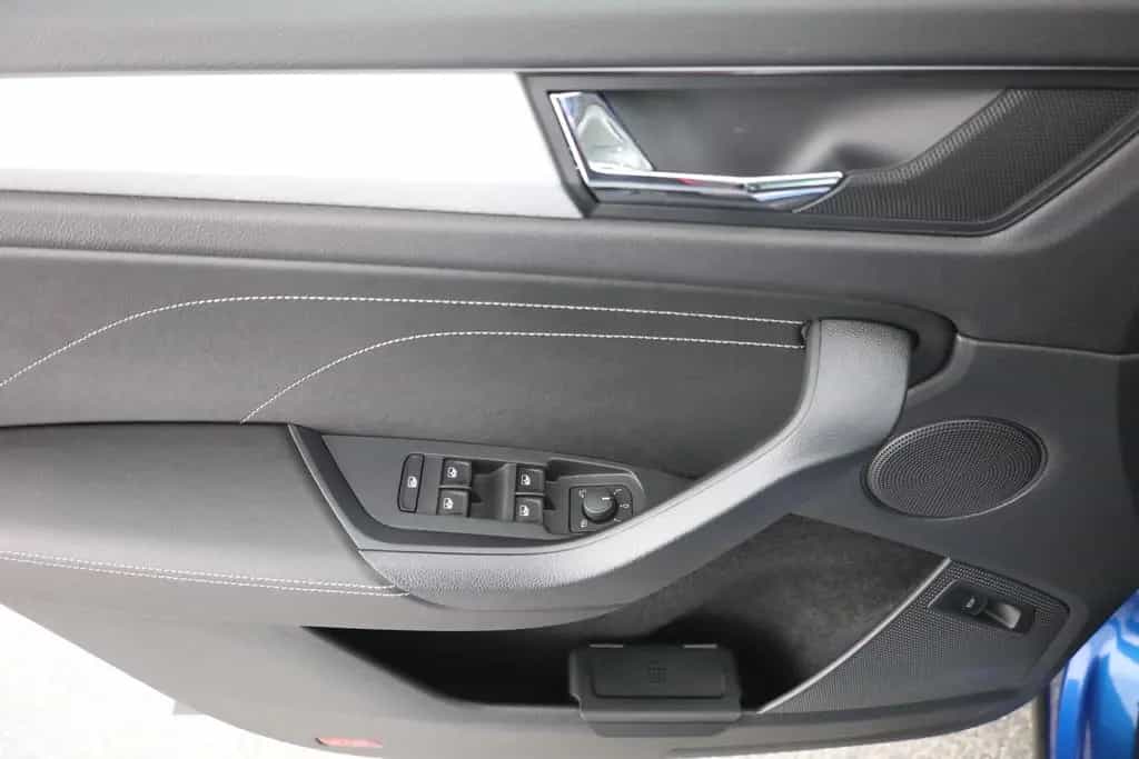 Skoda Kodiaq 2.0 TSI DSG 4x4 Tour Standheizung ACC LED 06/2022-photo-21