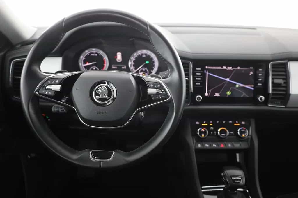 Skoda Kodiaq 2.0 TSI DSG 4x4 Tour Standheizung ACC LED 06/2022-photo-9