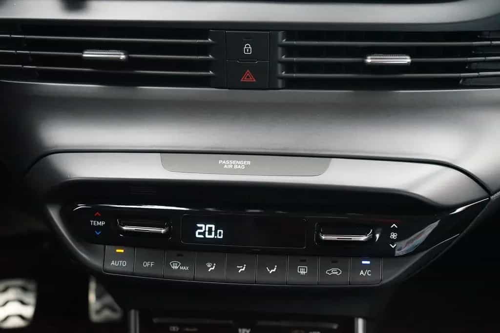 Hyundai BAYON 1.0 T-GDI Select 2WD Navi B&O Bose Kamera 02/2022-photo-18