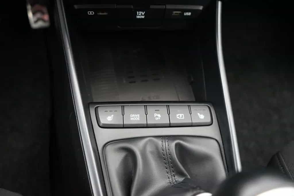 Hyundai BAYON 1.0 T-GDI Select 2WD Navi B&O Bose Kamera 02/2022-photo-19