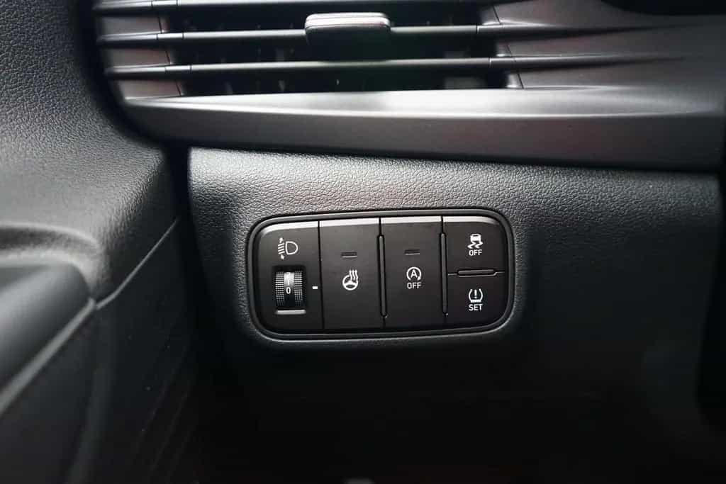 Hyundai BAYON 1.0 T-GDI Select 2WD Navi B&O Bose Kamera 02/2022-photo-28