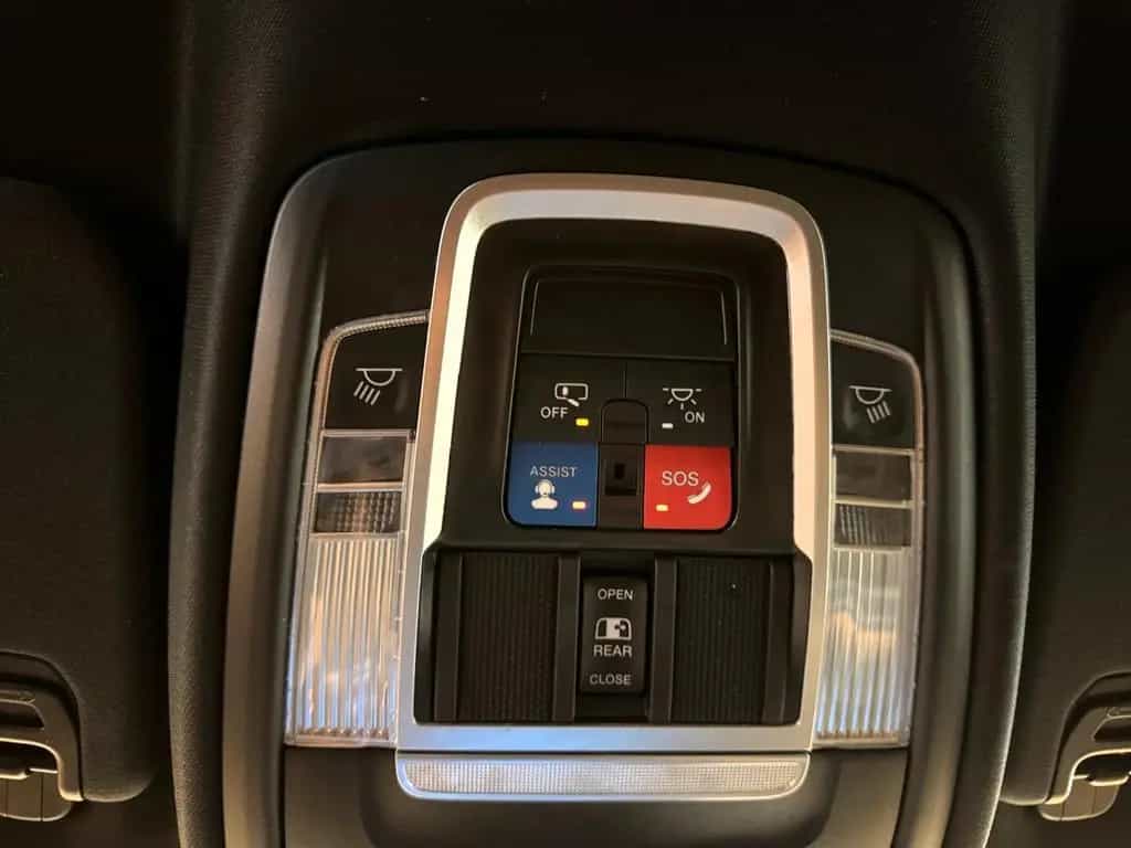 Dodge RAM 1500 5.7 Punisher Edit. / 4x4 / LED / 12" DP 07/2022-photo-29