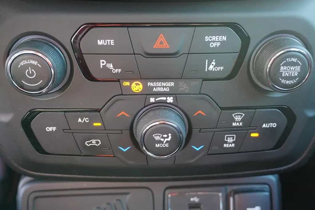 Jeep Renegade 1.3 T-GDI AT Navi Lenkradheizung PDC 04/2021-photo-26
