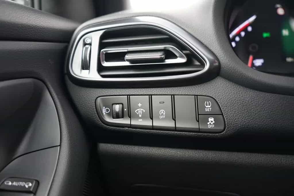 Hyundai i30 1.5 MHEV N-Line LED Navi Sitzheizung Kamera 09/2021-photo-34