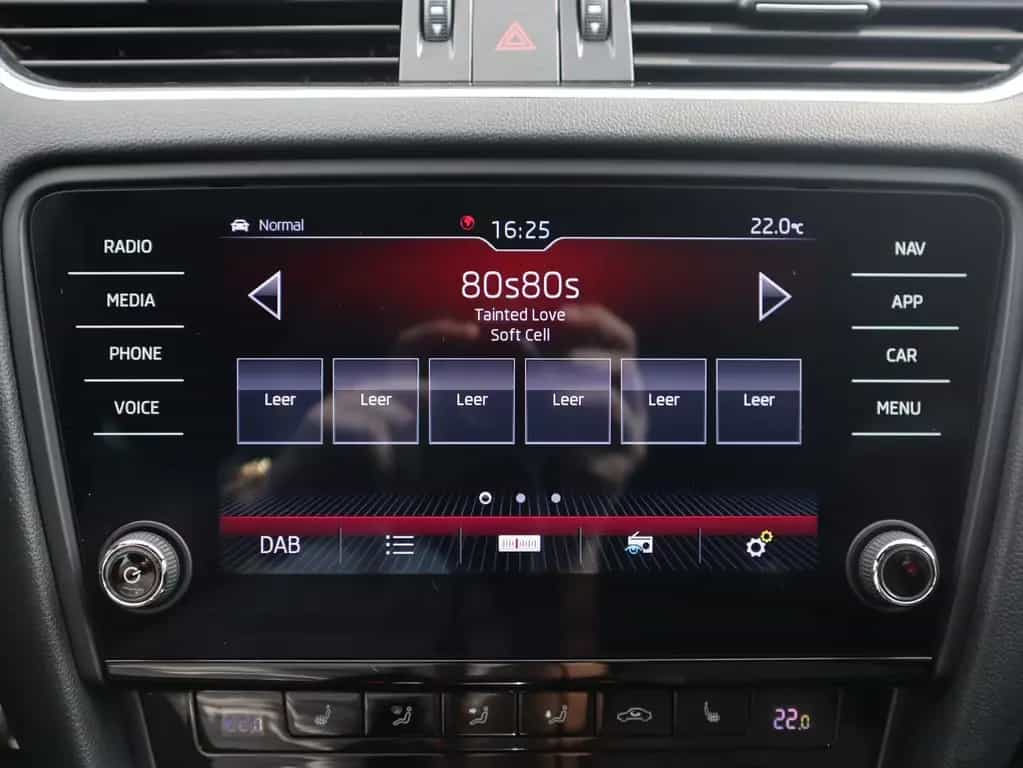 Skoda Octavia 2.0 TSI DSG RS LED Navi Tempomat AHK 03/2018-photo-12