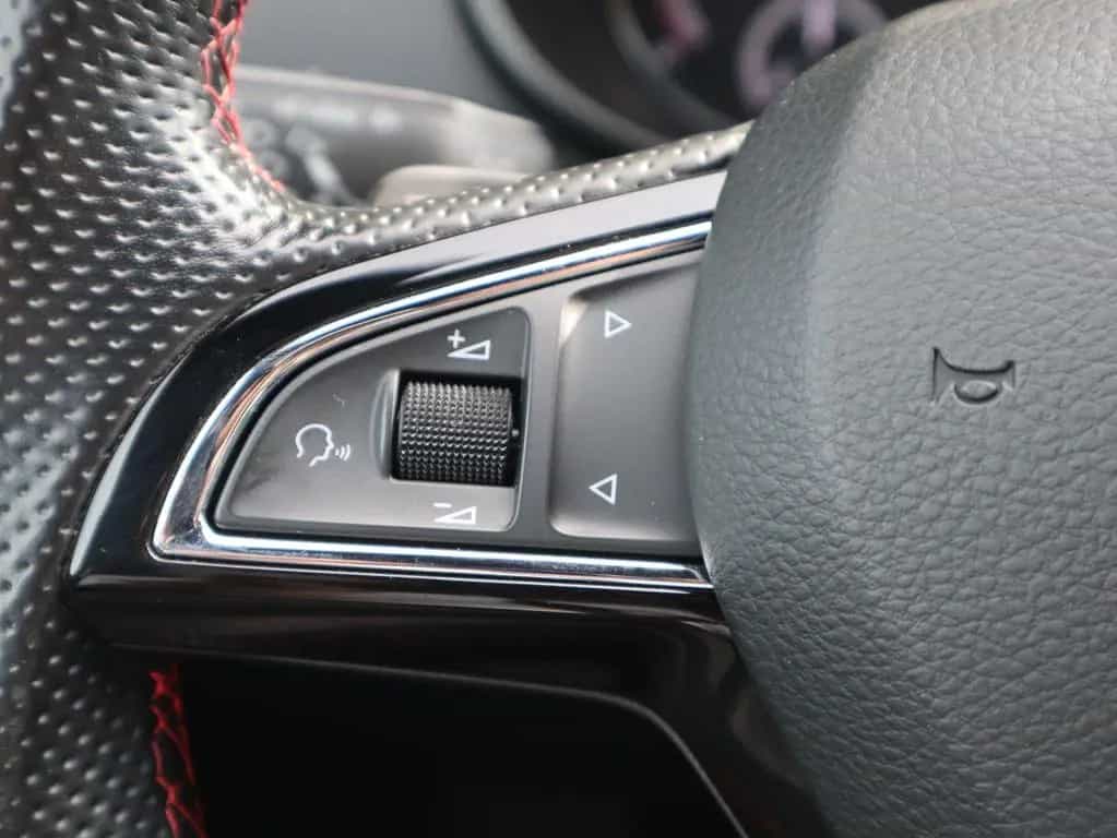 Skoda Octavia 2.0 TSI DSG RS LED Navi Tempomat AHK 03/2018-photo-23
