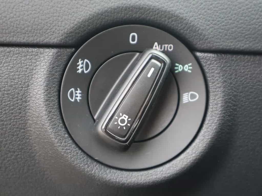 Skoda Octavia 2.0 TSI DSG RS LED Navi Tempomat AHK 03/2018-photo-27