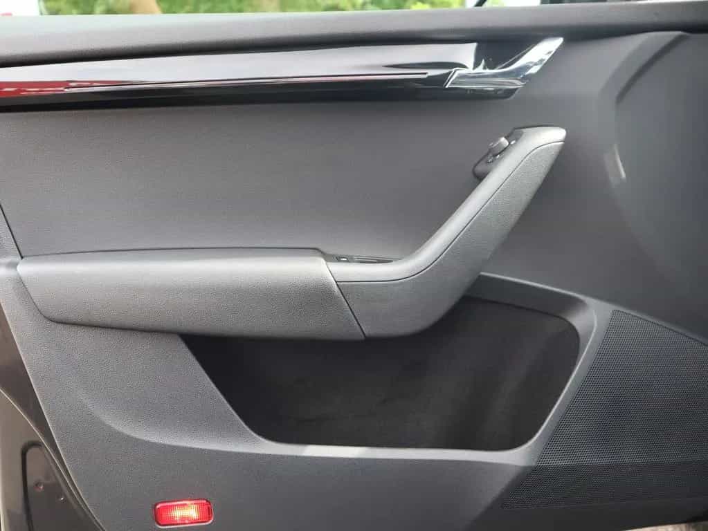 Skoda Octavia 2.0 TSI DSG RS LED Navi Tempomat AHK 03/2018-photo-28