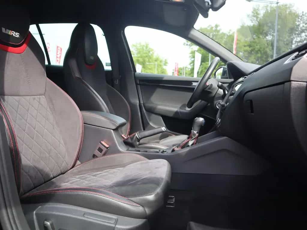 Skoda Octavia 2.0 TSI DSG RS LED Navi Tempomat AHK 03/2018-photo-31
