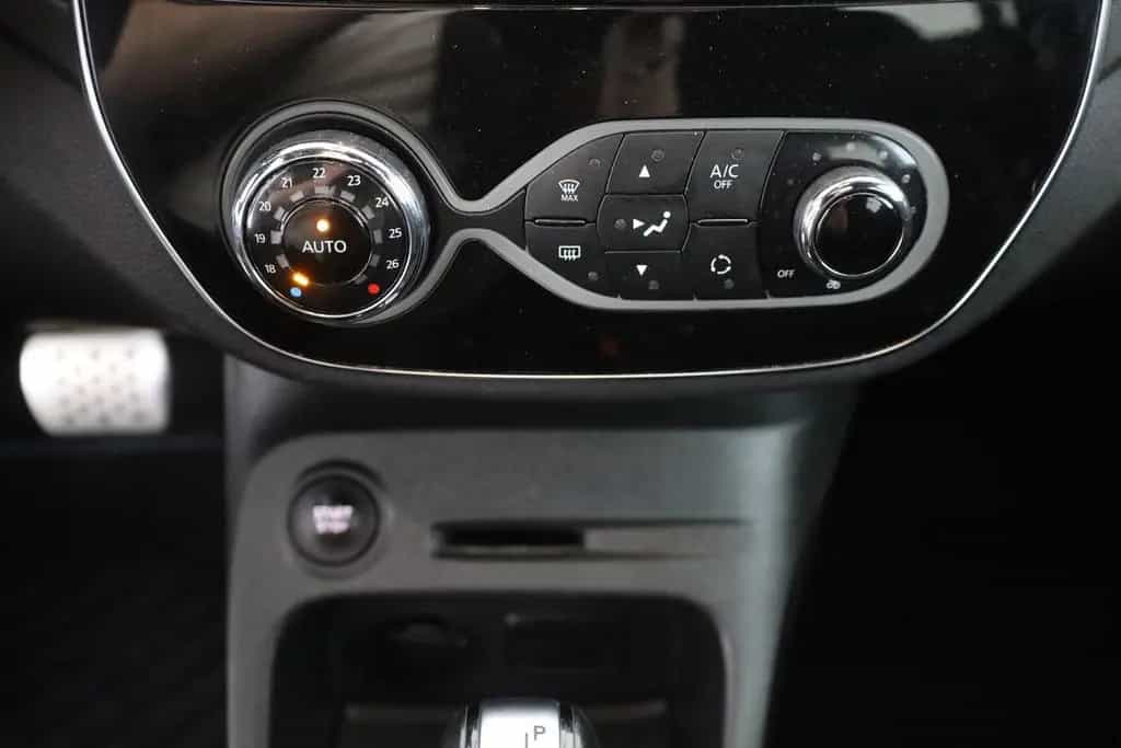Renault Captur 1.3 TCe Version S LED Navi Sitzheizung 06/2018-photo-11