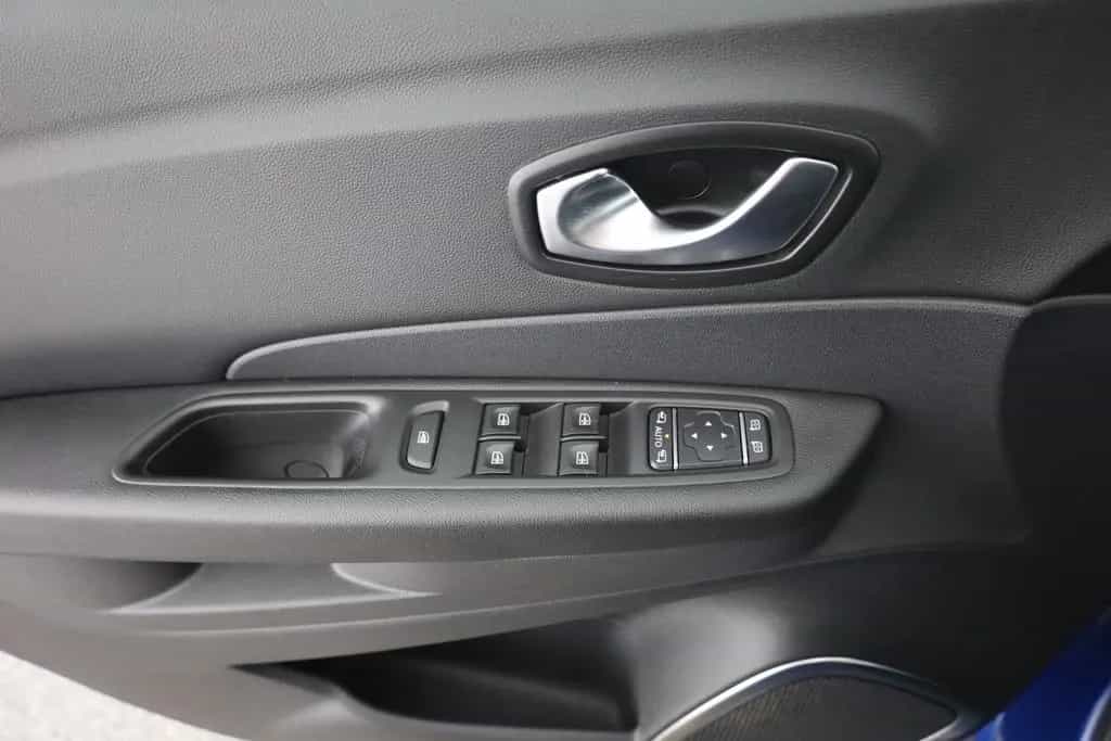 Renault Captur 1.3 TCe Version S LED Navi Sitzheizung 06/2018-photo-22