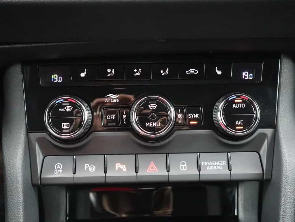 Skoda Karoq 1.5 TSI DSG Style LED Navi Tempomat PDC 12/2018-photo-18
