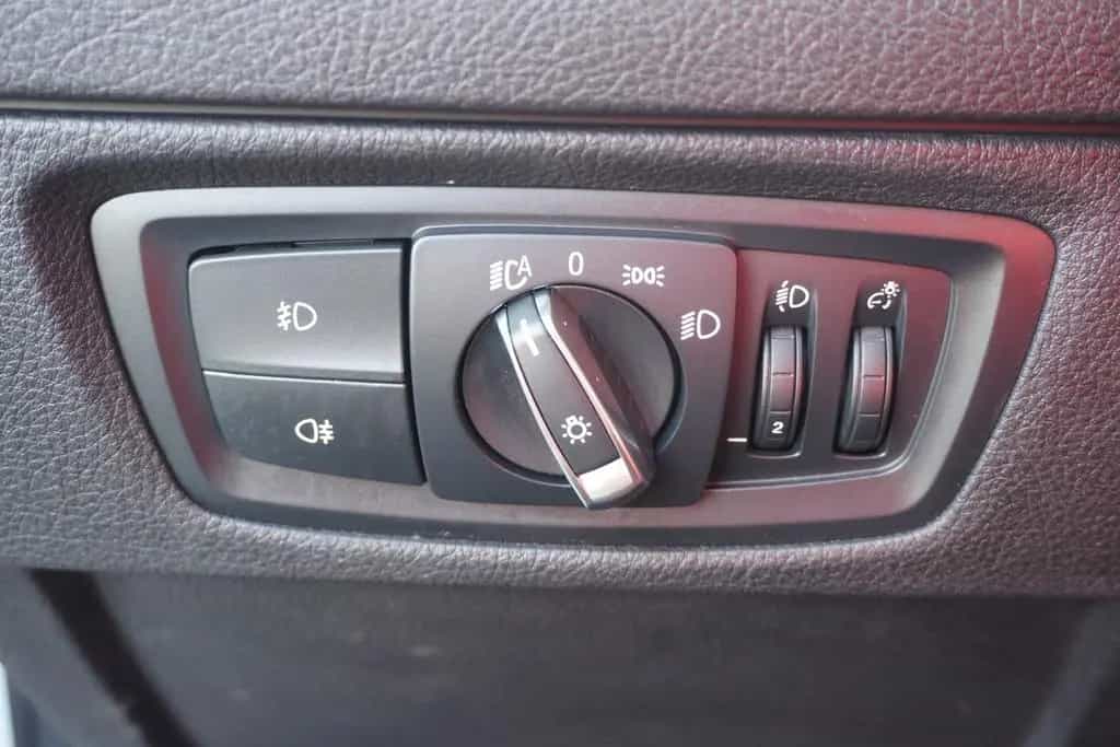 BMW 118 i Advantage Aut. LED Navi Sitzheizung Klima 06/2019-photo-15