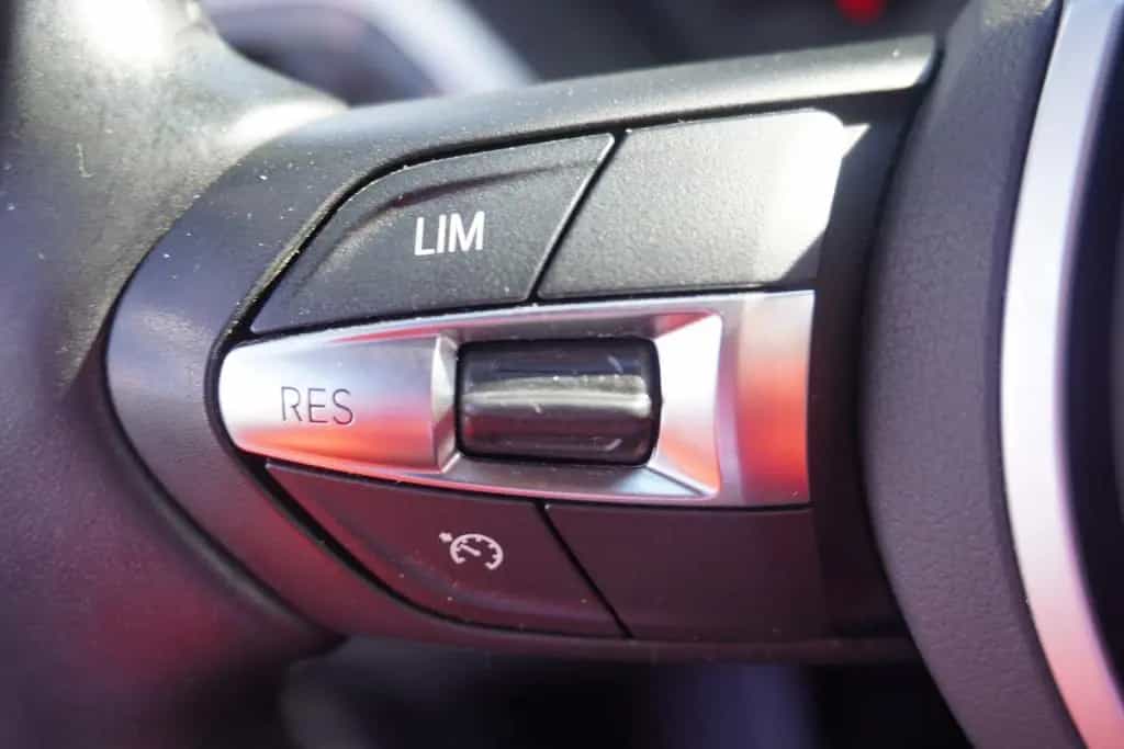 BMW 118 i Advantage Aut. LED Navi Sitzheizung Klima 06/2019-photo-19