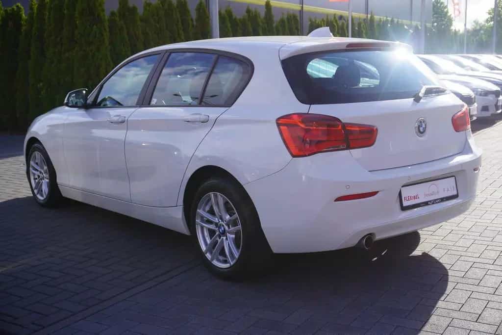 BMW 118 i Advantage Aut. LED Navi Sitzheizung Klima 06/2019-photo-2