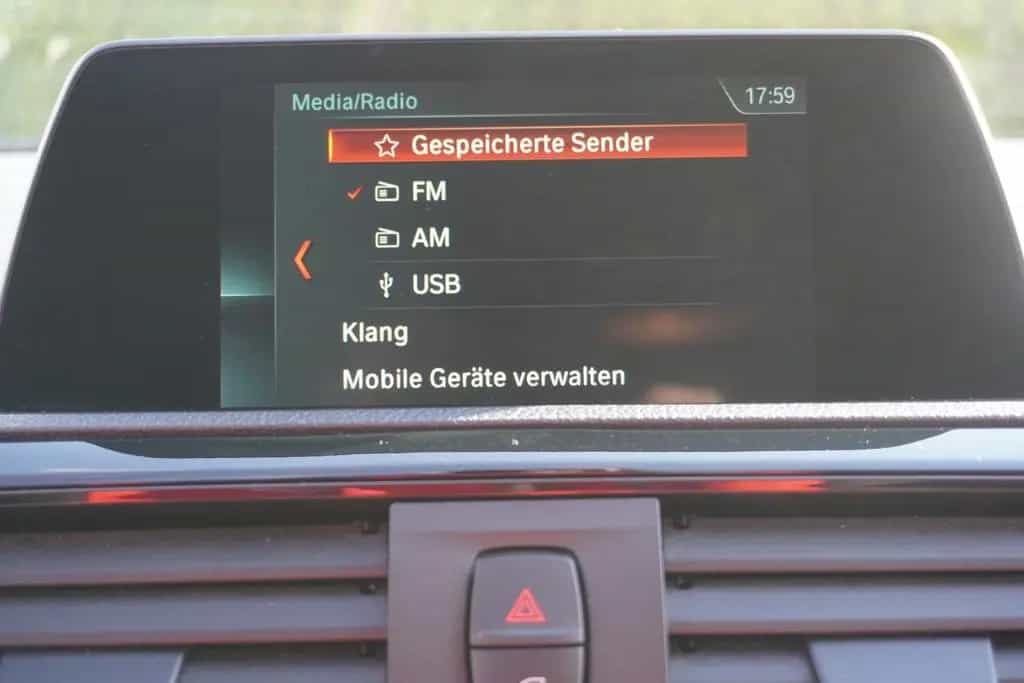 BMW 118 i Advantage Aut. LED Navi Sitzheizung Klima 06/2019-photo-23