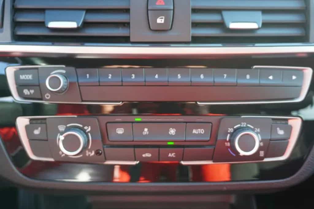 BMW 118 i Advantage Aut. LED Navi Sitzheizung Klima 06/2019-photo-27