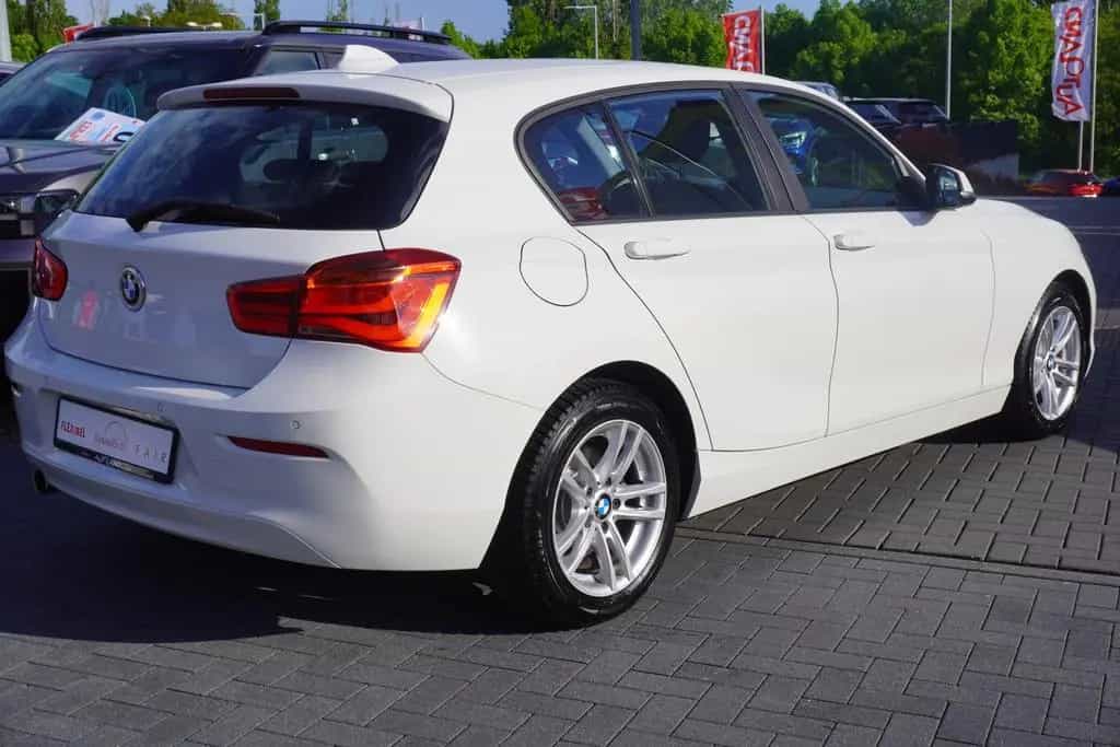 BMW 118 i Advantage Aut. LED Navi Sitzheizung Klima 06/2019-photo-4