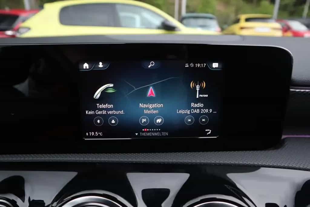 Mercedes-Benz A 200 A200 AMG Line LED Navi Tempomat Sitzheizung DAB 11/2018-photo-11
