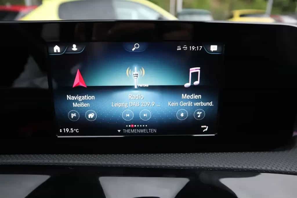 Mercedes-Benz A 200 A200 AMG Line LED Navi Tempomat Sitzheizung DAB 11/2018-photo-12