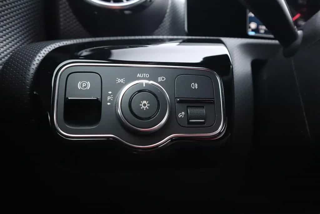 Mercedes-Benz A 200 A200 AMG Line LED Navi Tempomat Sitzheizung DAB 11/2018-photo-22