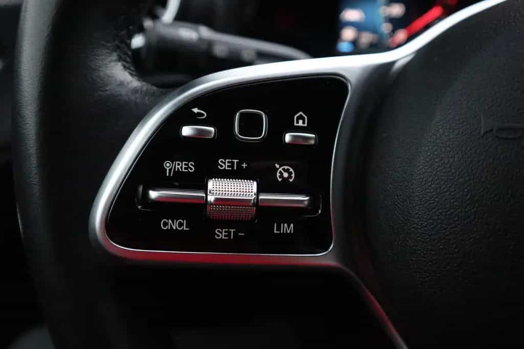 Mercedes-Benz A 200 A200 AMG Line LED Navi Tempomat Sitzheizung DAB 11/2018-photo-23