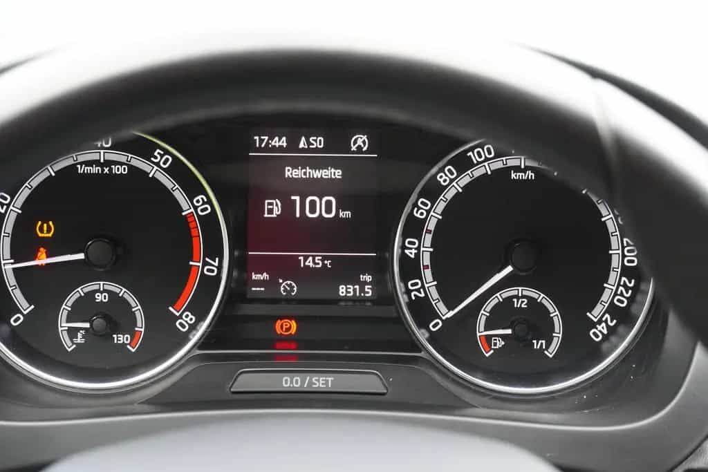 Skoda Rapid Spaceback 1.0 TSI Bi-Xenon Navi SmartLink 03/2018-photo-15