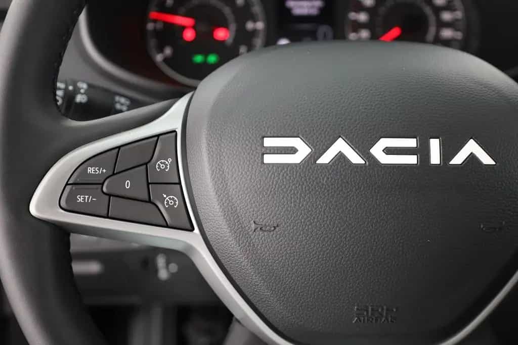 Dacia Jogger TCe 110 Extreme LED Kamera 7-Sitzer 04/2025-photo-15