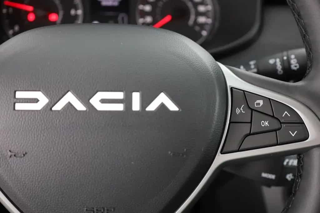 Dacia Jogger TCe 110 Extreme LED Kamera 7-Sitzer 04/2025-photo-16
