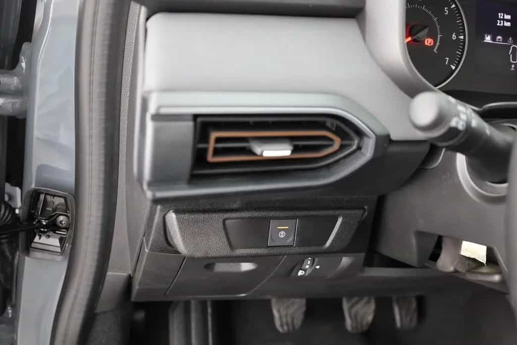 Dacia Jogger TCe 110 Extreme LED Kamera 7-Sitzer 04/2025-photo-20