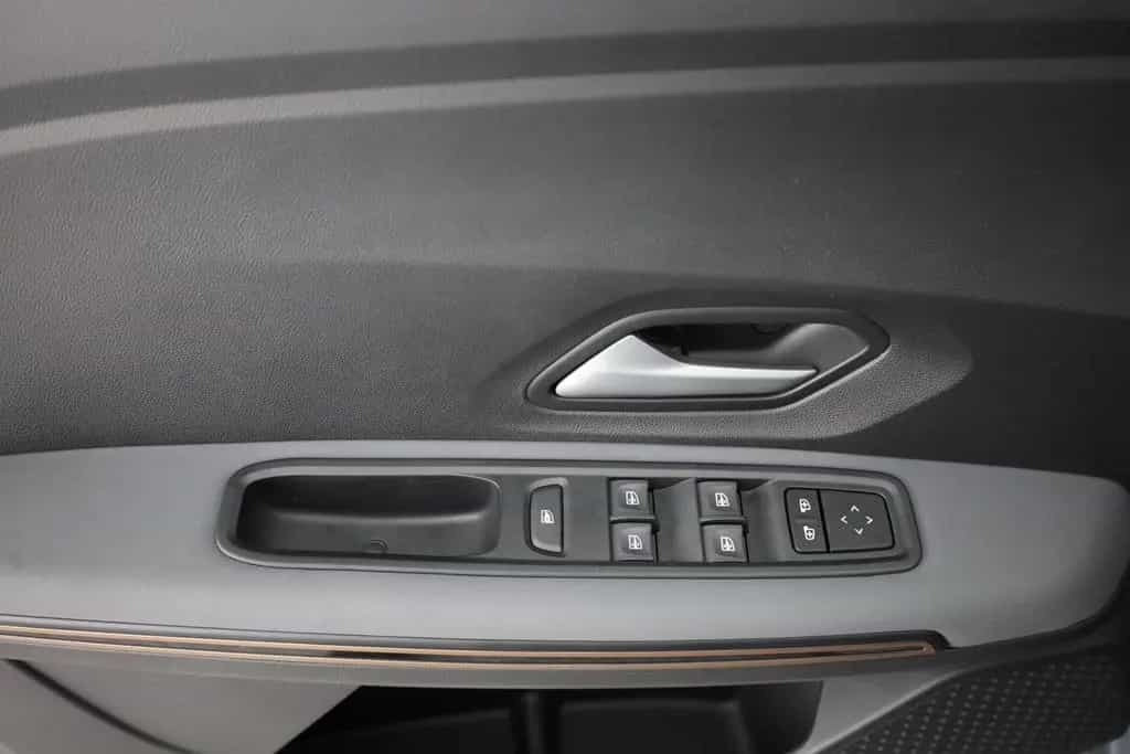 Dacia Jogger TCe 110 Extreme LED Kamera 7-Sitzer 04/2025-photo-21