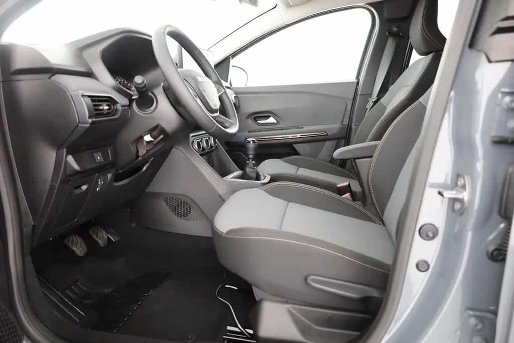 Dacia Jogger TCe 110 Extreme LED Kamera 7-Sitzer 04/2025-photo-22
