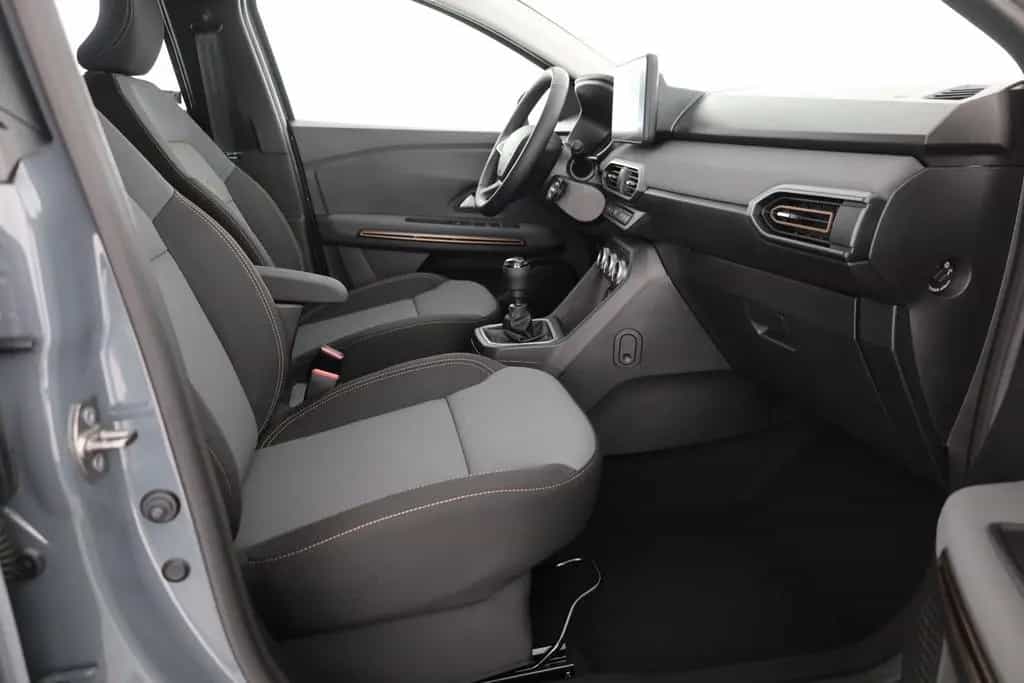 Dacia Jogger TCe 110 Extreme LED Kamera 7-Sitzer 04/2025-photo-23