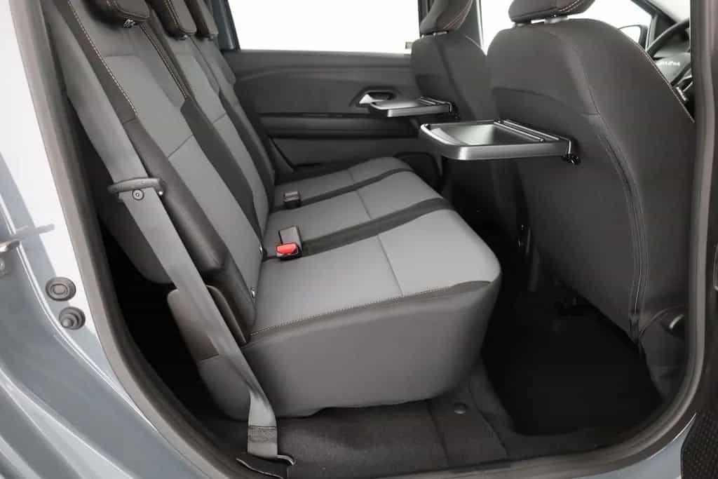 Dacia Jogger TCe 110 Extreme LED Kamera 7-Sitzer 04/2025-photo-24