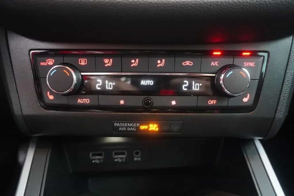 Seat Arona 1.0 TSI FR LED Navi ACC Virtual Cockpit 01/2020-photo-25