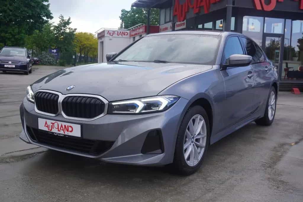 BMW 3 Series i Limousine Aut. LED Navi Totwinkel Kamera 06/2024-photo-1