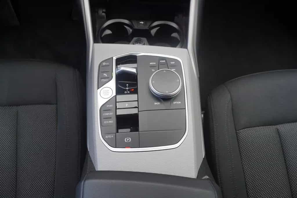 BMW 3 Series i Limousine Aut. LED Navi Totwinkel Kamera 06/2024-photo-15